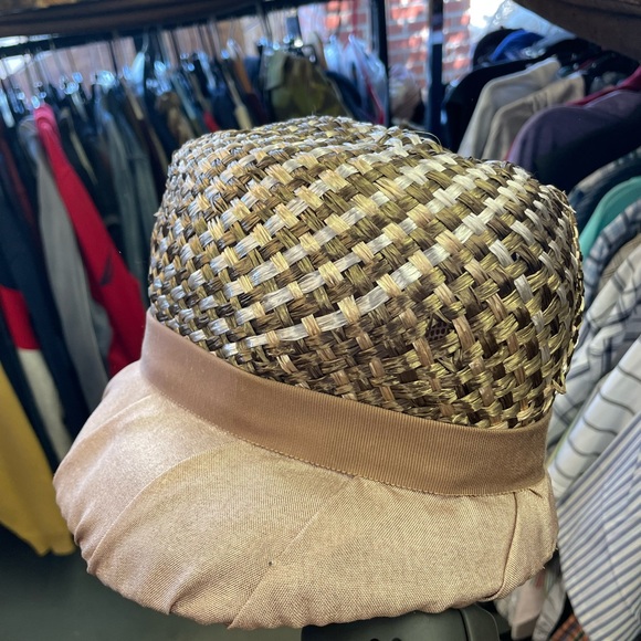 Vintage Ladies Beige Tan Deep Bucket Straw Woven Hat KY Derby Hippie Crocheted - Picture 10 of 10